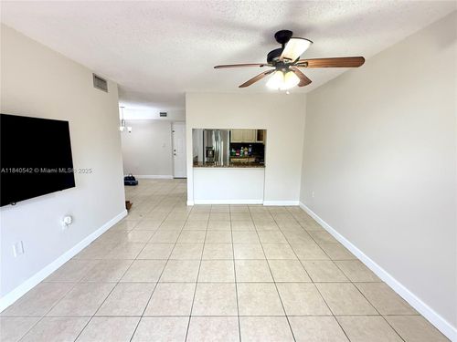 apt-402-5765 W 25th Ct, Hialeah, FL, 33016-4458 | Card Image