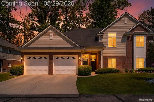3695 Eagle Creek Dr, Shelby Twp, MI, 48317-4740 | Card Image