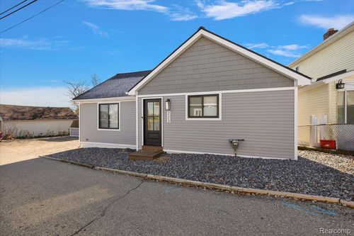 223 Lookout Ln, Lake Orion, MI, 48362-2776 | Card Image