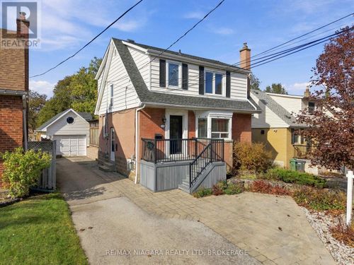 174 E 13th St, Hamilton, ON, L9A3Z7 | Card Image