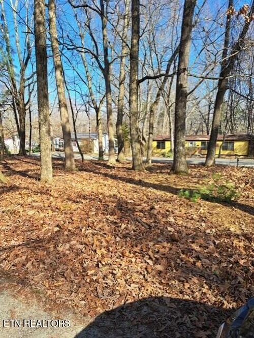 319 Dartmoor Dr, Crossville, TN, 38558-6305 | Card Image
