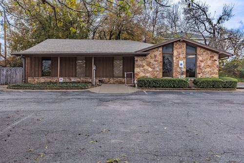 825 N Crockett St, Sherman, TX, 75090-4923 | Card Image