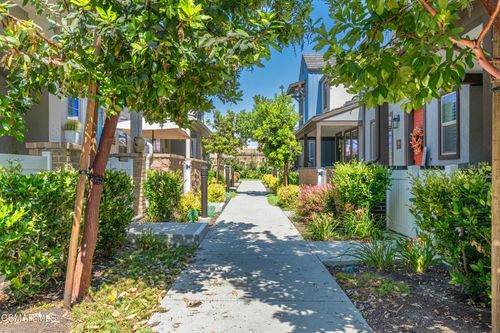unit-4-310 Farmhouse Dr, Simi Valley, CA, 93065-8516 | Card Image