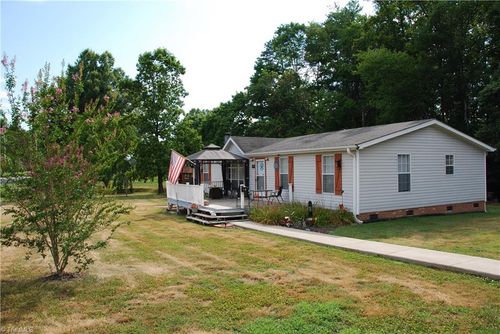 1090 Chestnut Grove Rd, King, NC, 27021-7900 | Card Image