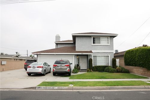 9535 Cedar St, Bellflower, CA, 90706-6572 | Card Image