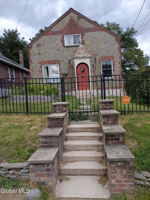 45 Wolfert Ave, Menands, NY, 12204-1733 | Card Image
