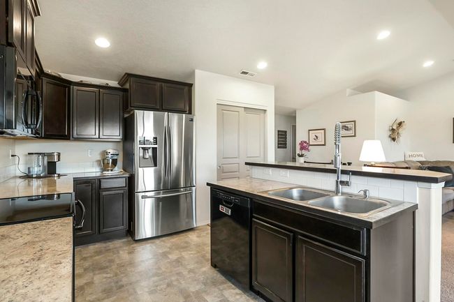 9. Kitchen Island | Image 9