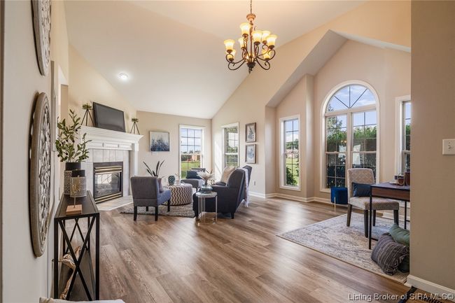 302 Saddleback Dr, Home with 3 bedrooms, 2 bathrooms and null parking in Charlestown IN | Image 7