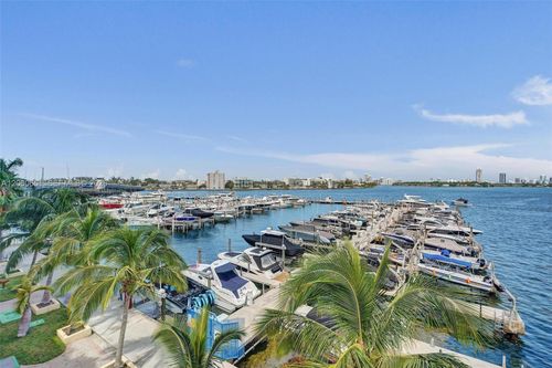 717-7601 E Treasure Dr, North Bay Village, FL, 33141-4344 | Card Image