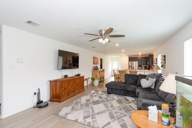 5050 Hurston Park Trl, House other with 3 bedrooms, 2 bathrooms and 2 parking in Fresno TX | Image 7