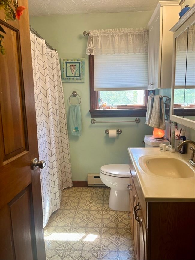15 Old County Rd, Home with 6 bedrooms, 3 bathrooms and 4 parking in Holland MA | Image 5