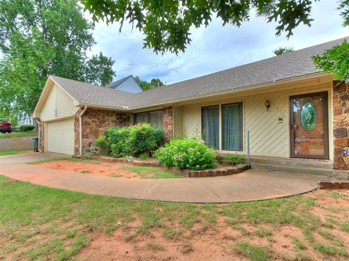1912 Nighthawk Dr, Edmond, OK, 73034-6113 | Card Image