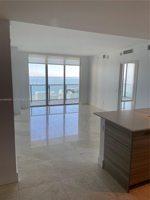 3204-1300 Brickell Bay Dr, Miami, FL, 33131-3441 | Card Image