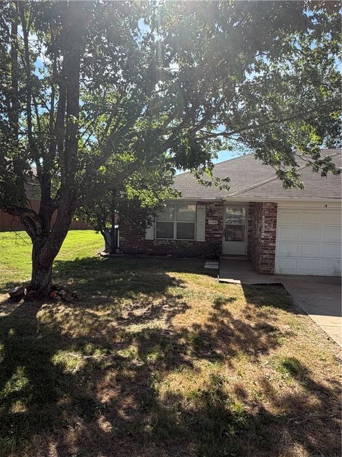 a-2105 Oakwood Ave, Bentonville, AR, 72712-4026 | Card Image