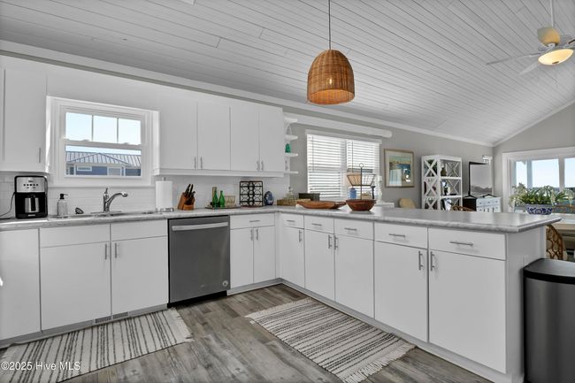 B - 440 Causeway Dr, Condo with 3 bedrooms, 3 bathrooms and 1 parking in Wrightsville Beach NC | Image 16