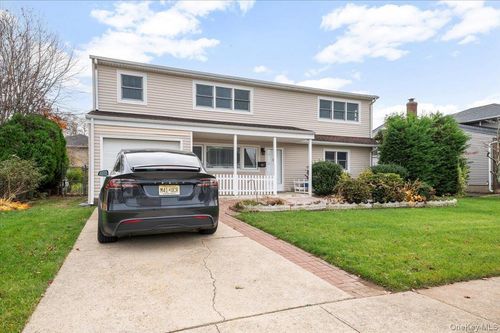 962 Washington St, Baldwin, NY, 11510-4823 | Card Image