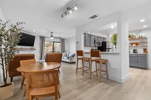 2j-4777 Cedar Springs Rd, Dallas, TX, 75219-1276 | Card Image