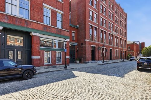 306-172 Middle St, Lowell, MA, 01852-6203 | Card Image