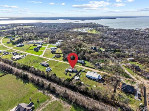 426 Whites Dr, Mead, OK, 73449-6398 | Card Image