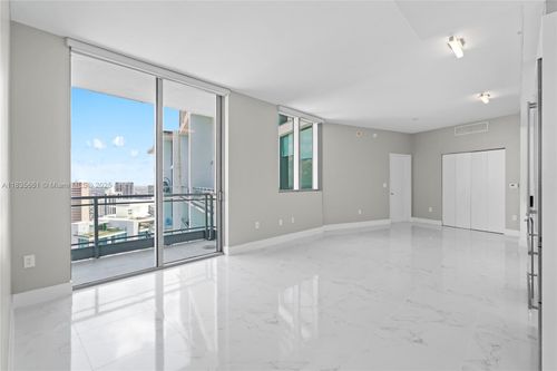 apt-5206-92 Sw 3rd St, Miami, FL, 33130-3394 | Card Image