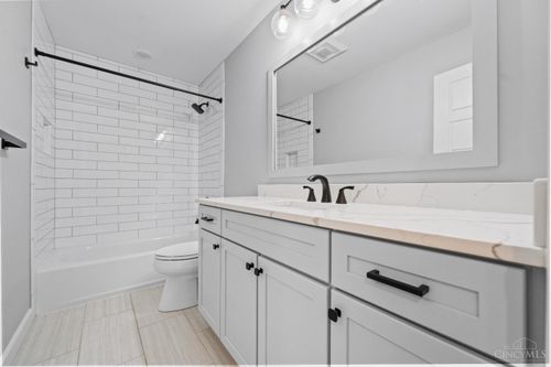2905 Romana Pl, Cincinnati, OH, 45209 | Card Image