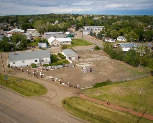 208 Railway St Se, Milk River, AB, T0K1M0 | Card Image