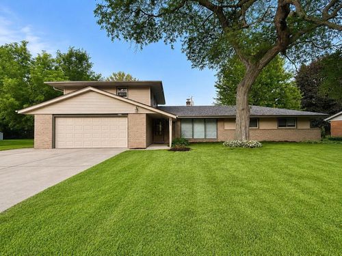 6964 N Braeburn Lane, GLENDALE, WI, 53209 | Card Image