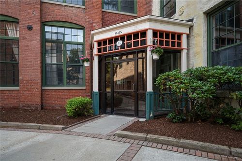 324-15 Higgins St, Smithfield, RI, 02917-4036 | Card Image