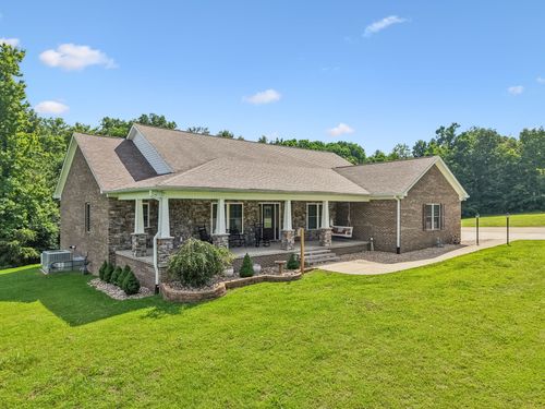 1421 Oakmont Cir, Centerville, TN, 37033-1117 | Card Image