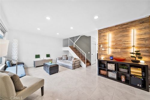 e-2921 S Sycamore St, Santa Ana, CA, 92707-4127 | Card Image