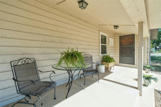 702 S Groos St, House other with 3 bedrooms, 2 bathrooms and 4 parking in Kyle TX | Image 4