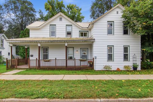 465 W Spruce St, Chippewa Falls, WI, 54729-1737 | Card Image