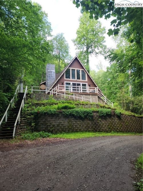 370 Woodland Hills Dr, Elk Park, NC, 28622 | Card Image