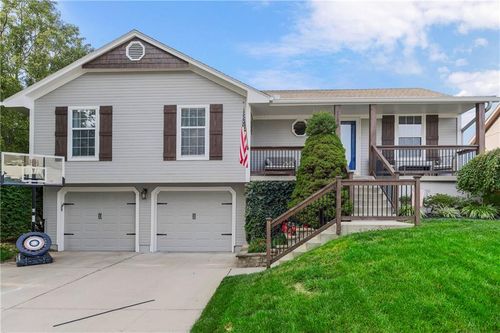 1108 Ne Hunters Rd, Blue Springs, MO, 64014-6525 | Card Image