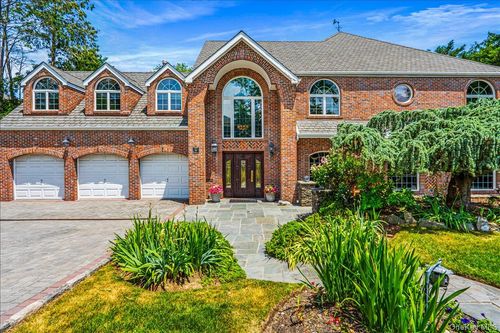 86 Dorchester Dr, Manhasset, NY, 11030-3530 | Card Image