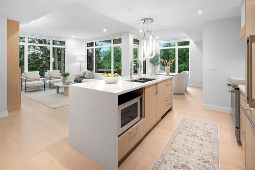 207-5229 Cordova Bay Rd, Saanich, BC, V8Y2L1 | Card Image
