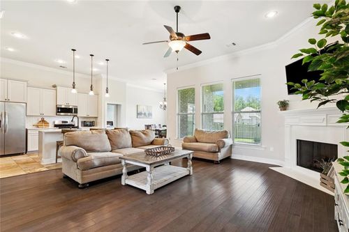 325 Cedar Creek Dr, Madisonville, LA, 70447-9638 | Card Image