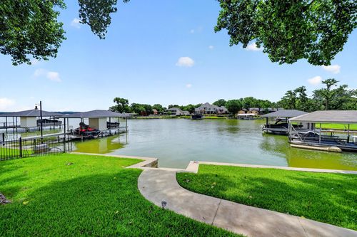 328 Leeward Cir, Azle, TX, 76020-4913 | Card Image