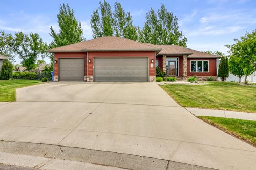5831 Autumn Dr S, Fargo, ND, 58104-7654 | Card Image