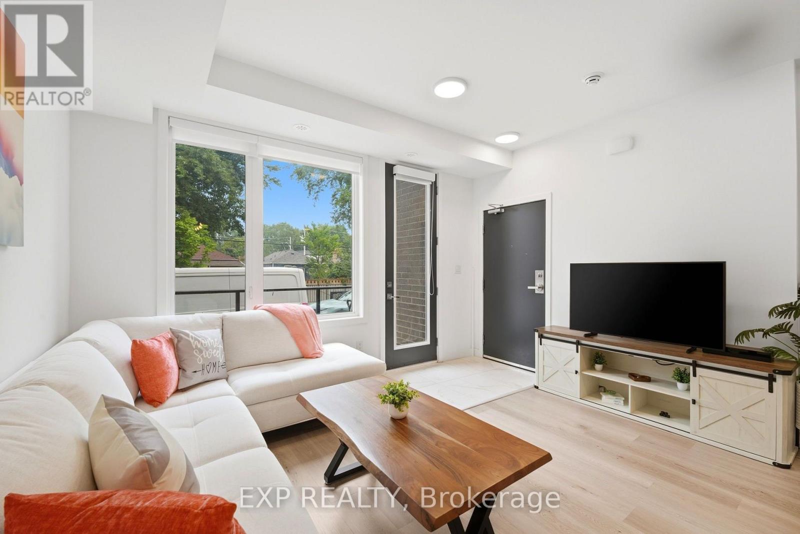 Residential Lease in Toronto (O'Connor-Parkview) 4