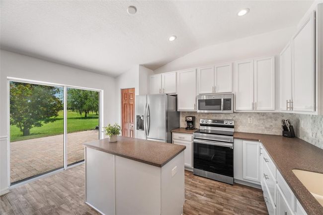 7103 Bridgeview Dr, House other with 3 bedrooms, 2 bathrooms and null parking in WESLEY CHAPEL FL | Image 11