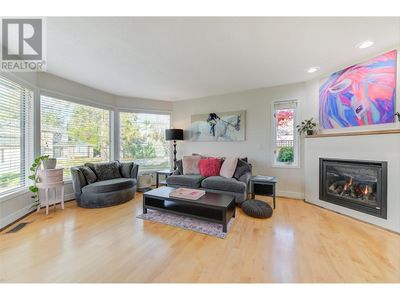 1523 Sunridge Crt, House other with 4 bedrooms, 3 bathrooms and 5 parking in Kelowna BC | Image 3