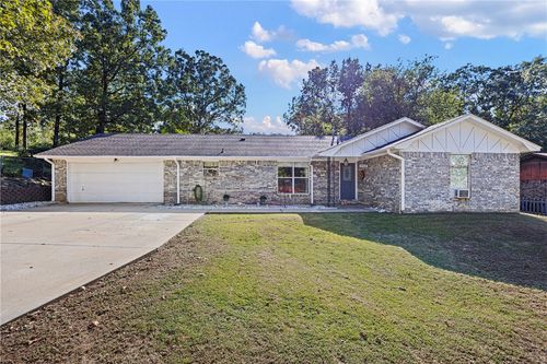 905 17th Ter, Russellville, AR, 72801-7013 | Card Image