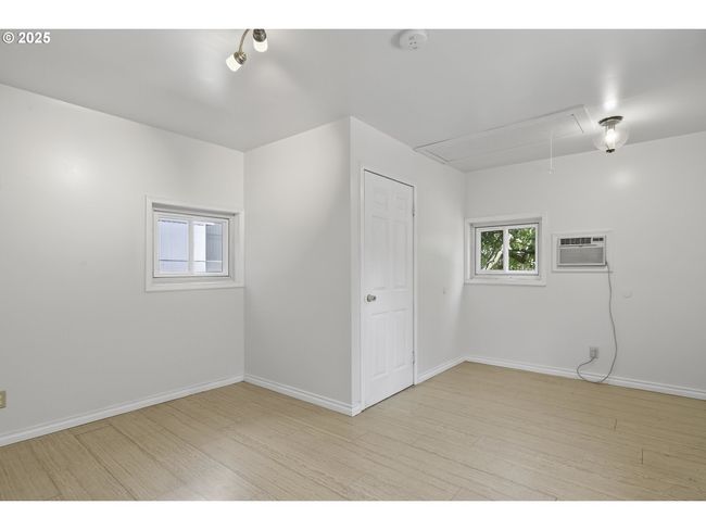 5843 Se 90 Th Ave, House other with 3 bedrooms, 2 bathrooms and null parking in Portland OR | Image 24