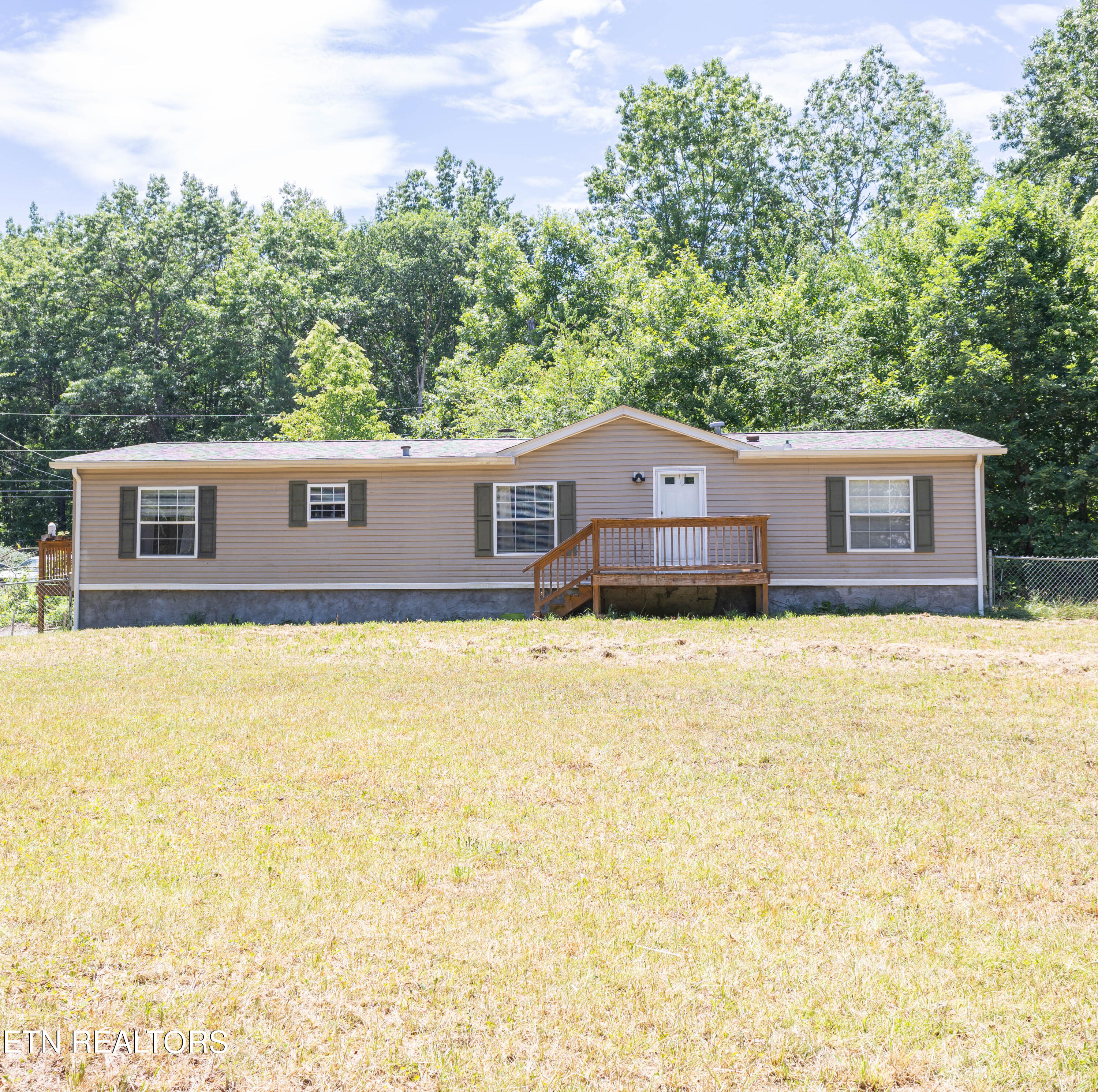 Bluebird Ct, Crossville, TN 38571