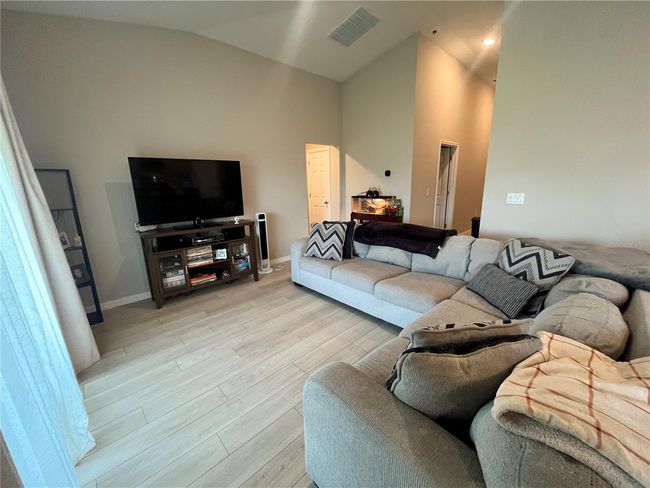 Living Area | Image 7