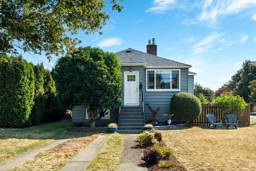 2701 Forbes St, Victoria, BC, V8R4C4 | Card Image