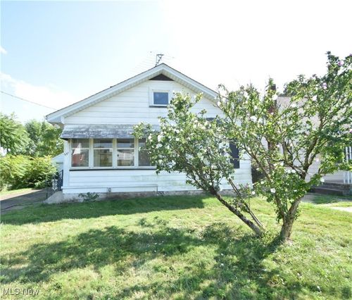331 Sanderson Ave, Campbell, OH, 44405-1458 | Card Image