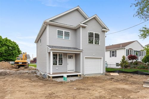 7 Kinsman St, Cumberland, RI, 02864-7906 | Card Image