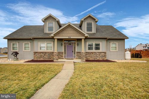 702 Southwood Dr, SHIPPENSBURG, PA, 17257-8028 | Card Image